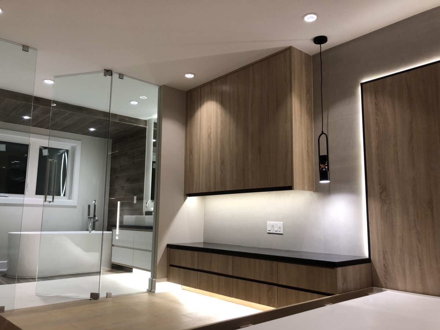 Contemporary ensuite bathroom