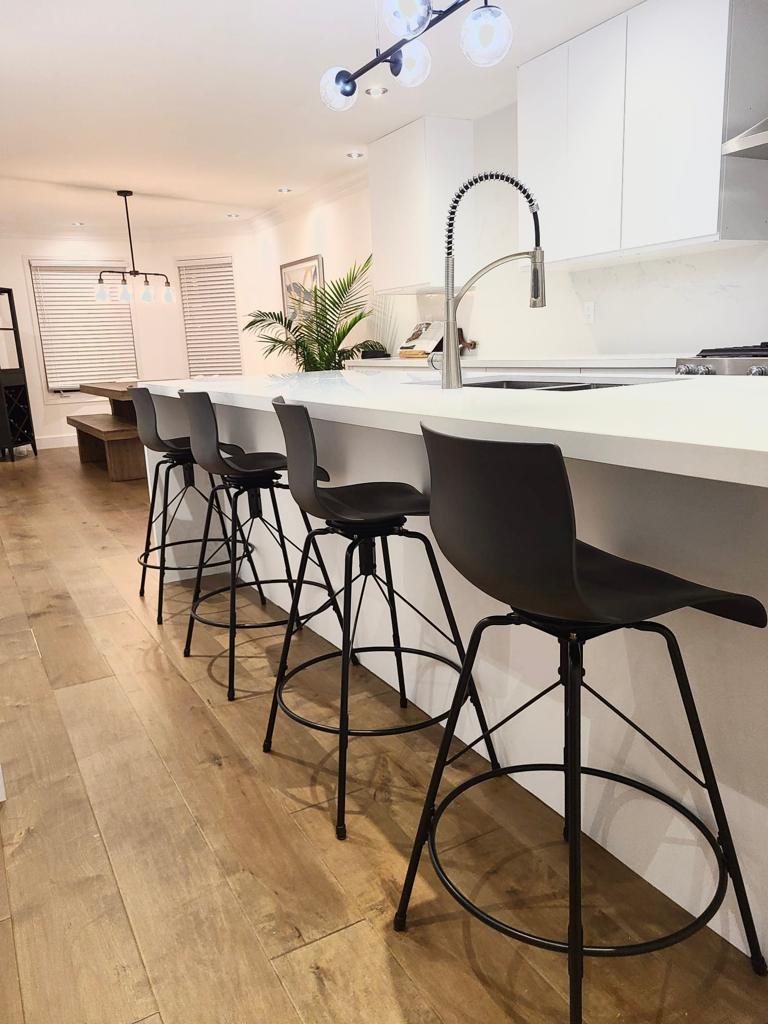 Kitchen bar seating