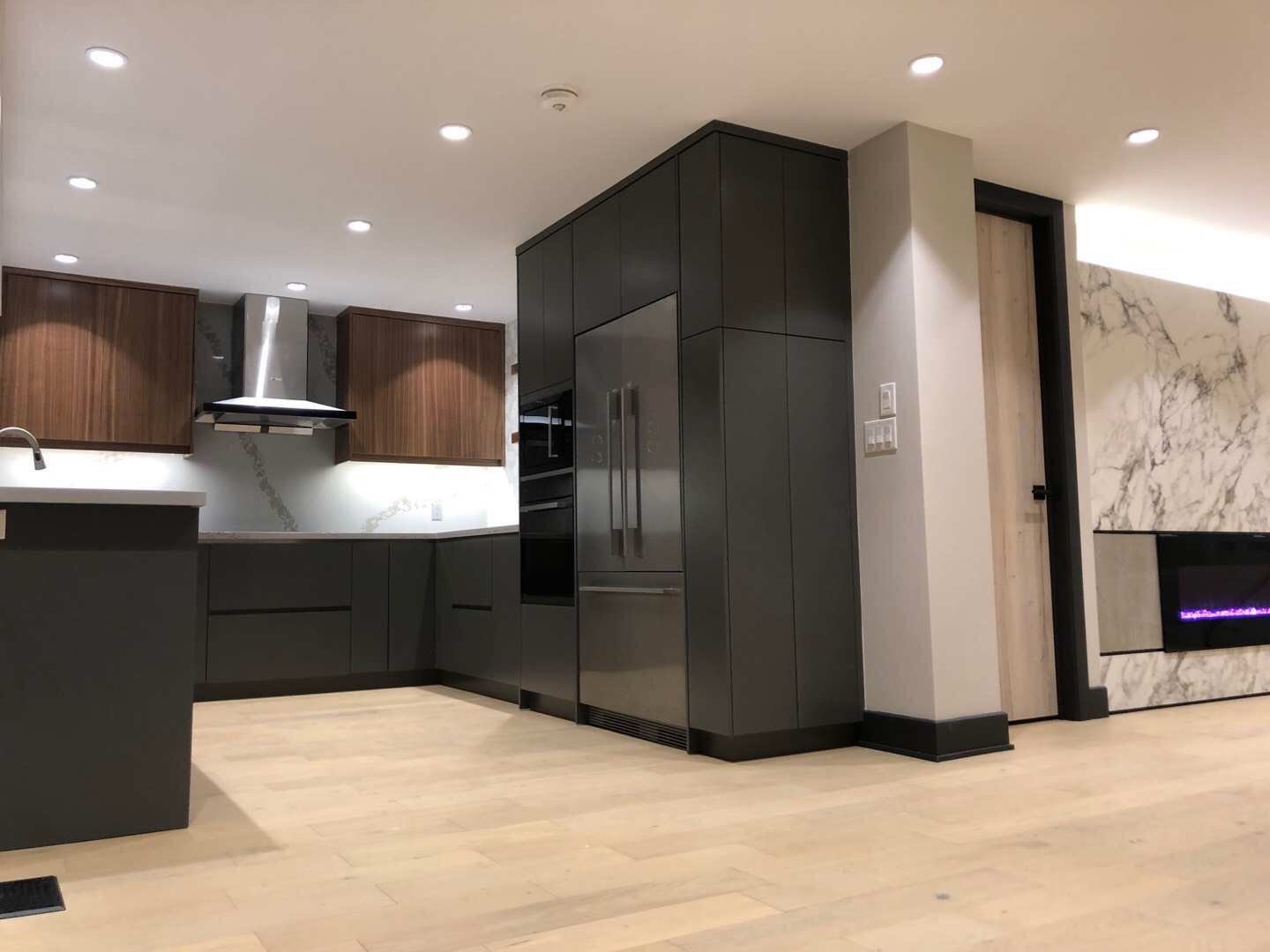 Dark modern kitchen